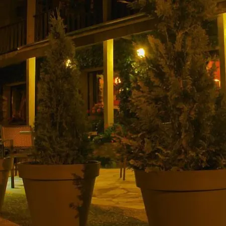 La Clairiere 2* Chambon-sur-Dolore